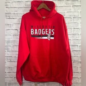 NWT! Men’s Captivating Wisconsin Badgers red hoodie sweatshirt XL